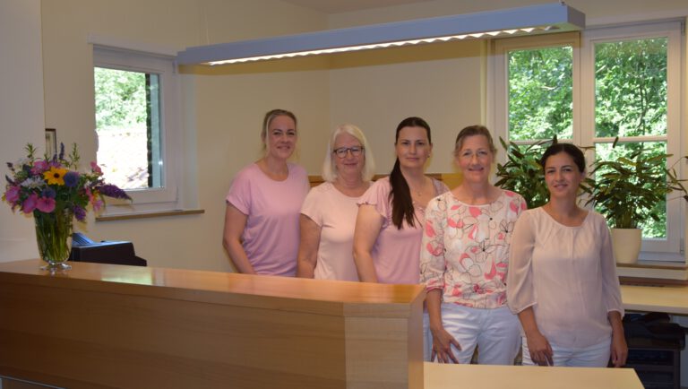 <font color="#d52d08">Praxis</font> <font color="#d52d08">Praxis</font>